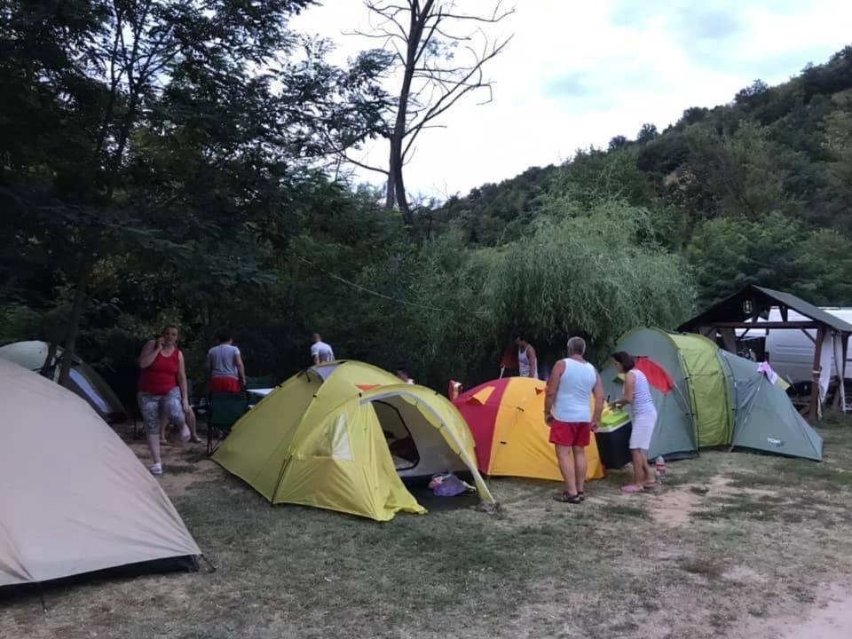 Camping In Clisura Dunarii Ieşelniţa Exterior foto